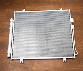 Condensatore CA automatico in alluminio OE 23730221 adatto alla versione per Chevrolet Baojun 530 CN202S per il Medio Oriente